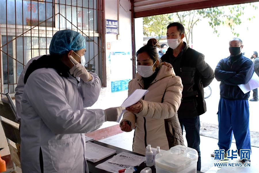 （抓好經濟發展 應對復雜局面·圖文互動）（3）2500萬農民工如何安全返崗？——農民工大省四川復工觀察