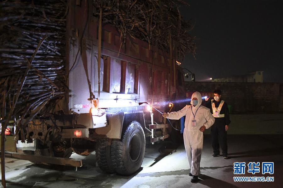 (圖文互動(dòng))(7)“早一天復(fù)工,損失就少一點(diǎn)”——廣西以精準(zhǔn)防控推動(dòng)復(fù)工復(fù)產(chǎn)一線(xiàn)見(jiàn)聞