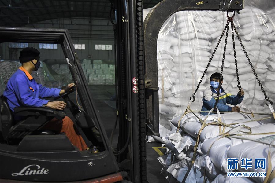 (圖文互動(dòng))(9)“早一天復(fù)工,損失就少一點(diǎn)”——廣西以精準(zhǔn)防控推動(dòng)復(fù)工復(fù)產(chǎn)一線(xiàn)見(jiàn)聞