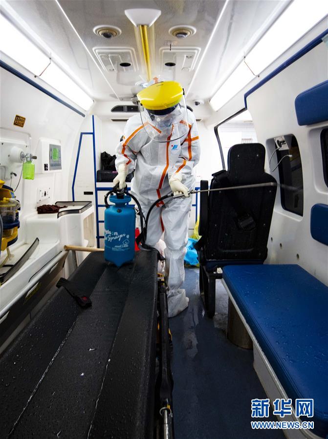 （一線抗疫群英譜&middot;圖文互動）（5）紅區&ldquo;擺渡人&rdquo;