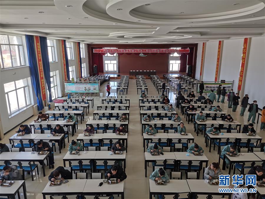 (圖文互動)(3)特寫:限人數(shù)、分餐吃、用公筷——偏遠(yuǎn)小城“吃飯”見聞