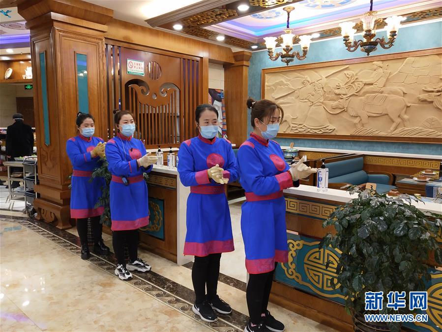 (圖文互動)(6)特寫:限人數(shù)、分餐吃、用公筷——偏遠(yuǎn)小城“吃飯”見聞