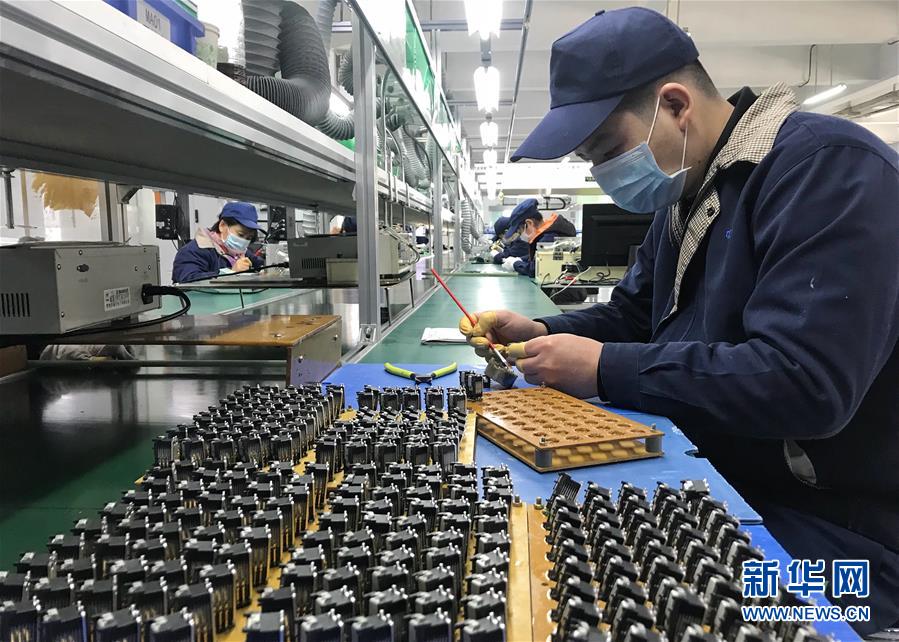 （在習(xí)近平新時(shí)代中國(guó)特色社會(huì)主義思想指引下&mdash;&mdash;新時(shí)代新作為新篇章&middot;習(xí)近平總書(shū)記關(guān)切事&middot;圖文互動(dòng)）（1）精準(zhǔn)發(fā)力抓統(tǒng)籌&mdash;&mdash;各地落實(shí)&ldquo;分區(qū)分級(jí)&rdquo;有序恢復(fù)生產(chǎn)生活