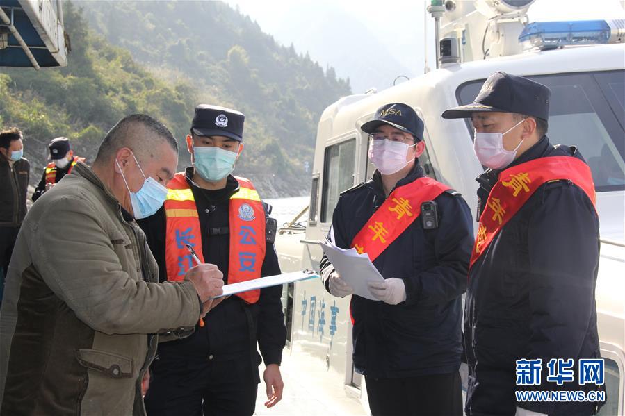 (聚焦疫情防控·圖文互動(dòng))(2)長(zhǎng)江入湖北第一關(guān)的“疫”線守門員