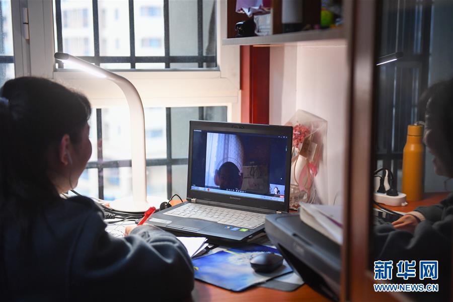 （新華全媒頭條&middot;圖文互動(dòng)）（10）守護(hù)天使 同心戰(zhàn)&ldquo;疫&rdquo;&mdash;&mdash;各地多措并舉關(guān)愛一線醫(yī)務(wù)人員掃描