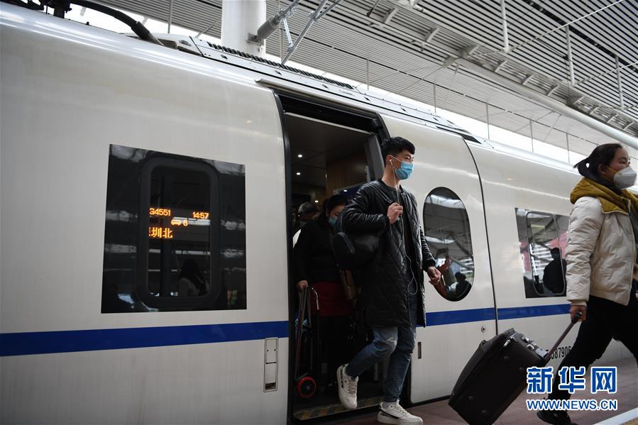 （新華全媒頭條&middot;圖文互動）（10）暢通復工復產(chǎn)&ldquo;生命線&rdquo;&mdash;&mdash;全國恢復正常交通運輸秩序