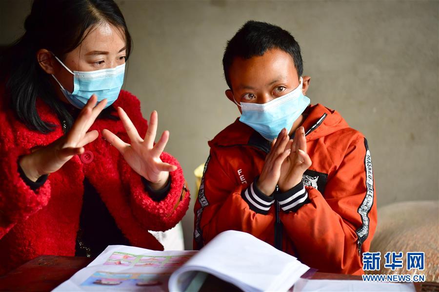 (決戰決勝脫貧攻堅·圖文互動)(1)特寫:疫情下的一堂特殊送教上門課