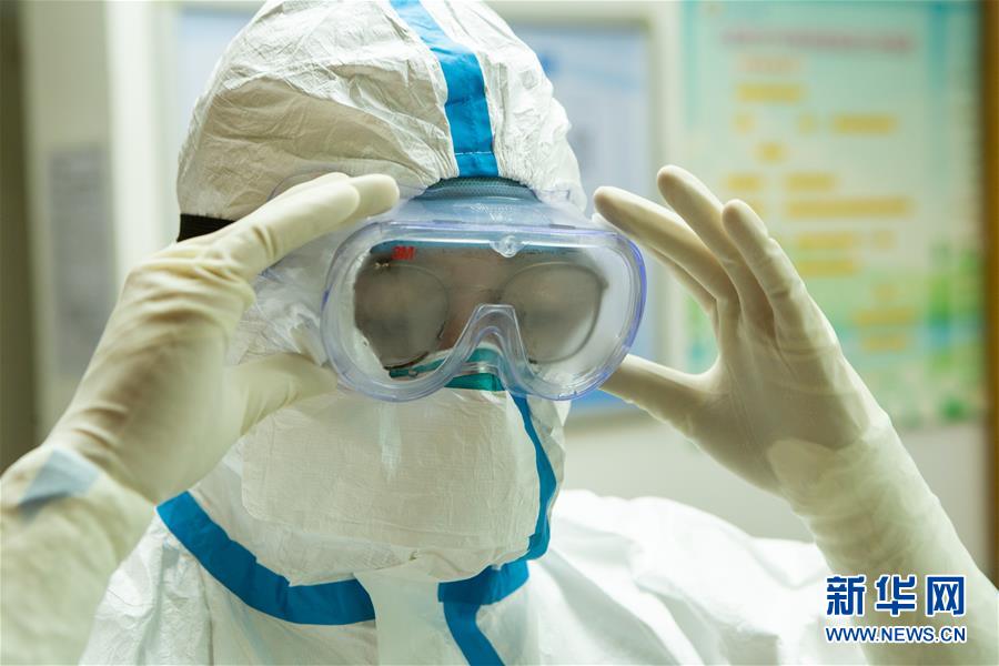 （一線抗疫群英譜·圖文互動）（2）“盡己所能守護生命”——廣東江門“90后”新婚夫妻齊赴戰“疫”一線