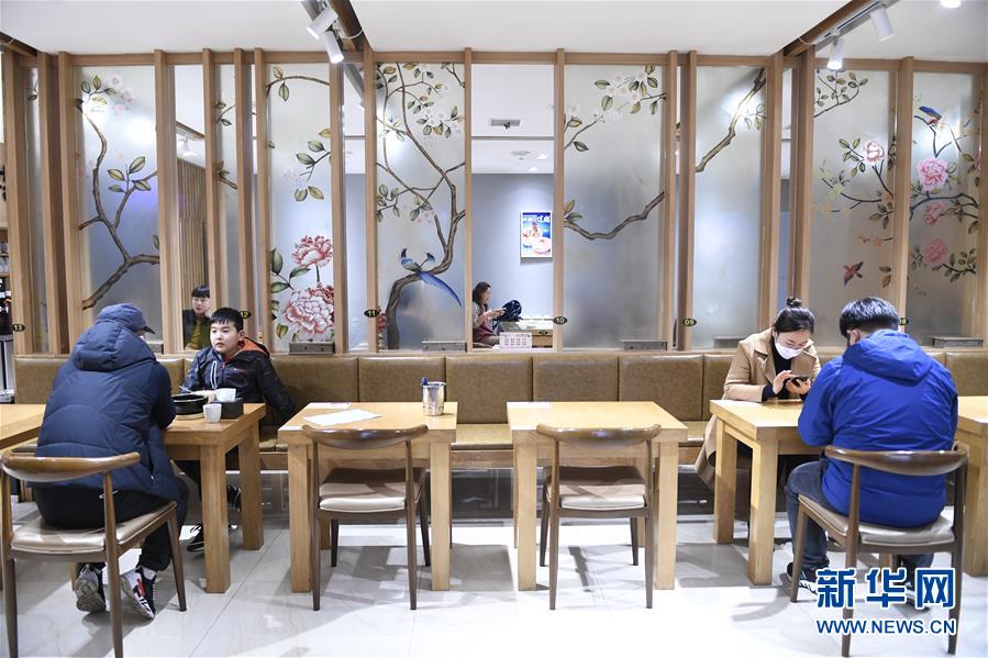 （圖文互動(dòng)）（3）東北&ldquo;大盤菜&rdquo;與&ldquo;公勺公筷&rdquo;攜手同行