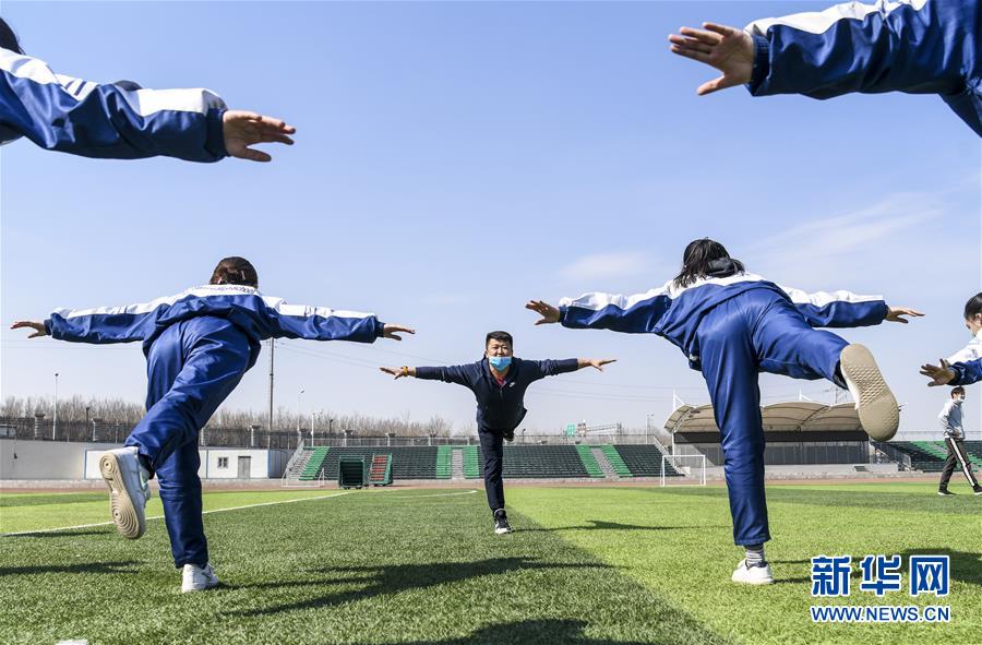 (圖文互動(dòng))(8)“早”安同學(xué),“早”安老師!——新疆初高中畢業(yè)班復(fù)課一周回訪見聞