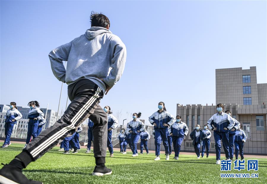 (圖文互動(dòng))(11)“早”安同學(xué),“早”安老師!——新疆初高中畢業(yè)班復(fù)課一周回訪見聞