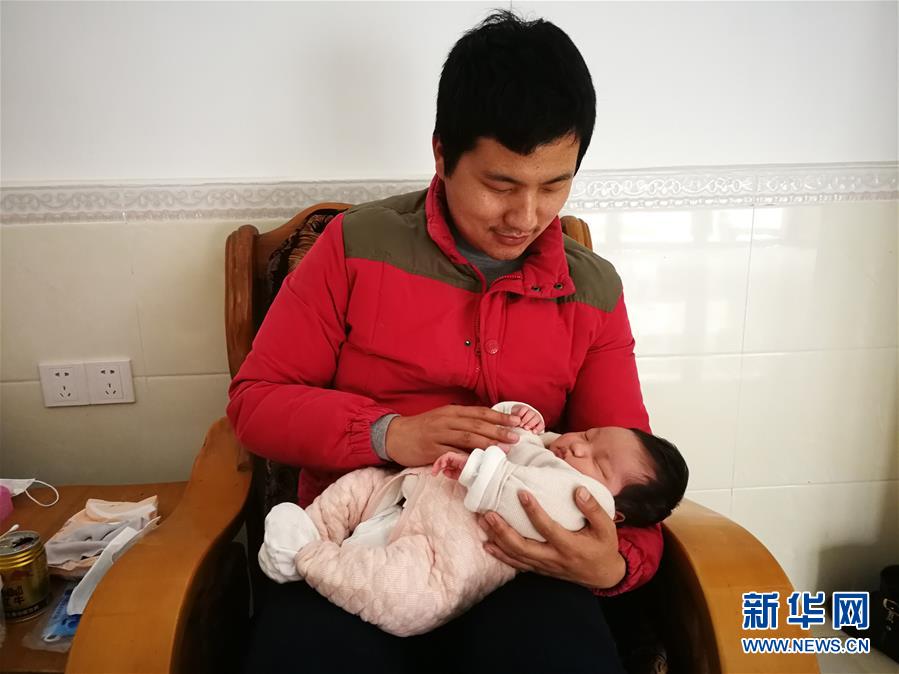 (一線抗疫群英譜·圖文互動)(7)羅文浩:“女兒,你的名字里有溫暖,有榮光!”