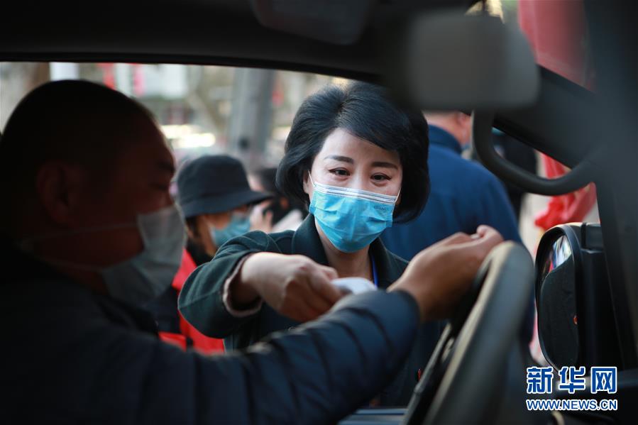 （習近平致敬的戰&ldquo;疫&rdquo;英雄&middot;下沉干部篇&middot;圖文互動）（2）他們，挺身而出守防線