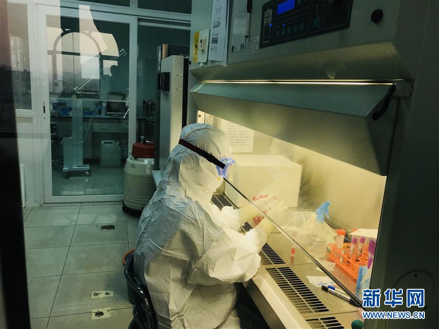 （習近平致敬的戰&ldquo;疫&rdquo;英雄&middot;科技工作者篇&middot;圖文互動）（3）他們，爭分奪秒與病魔較量