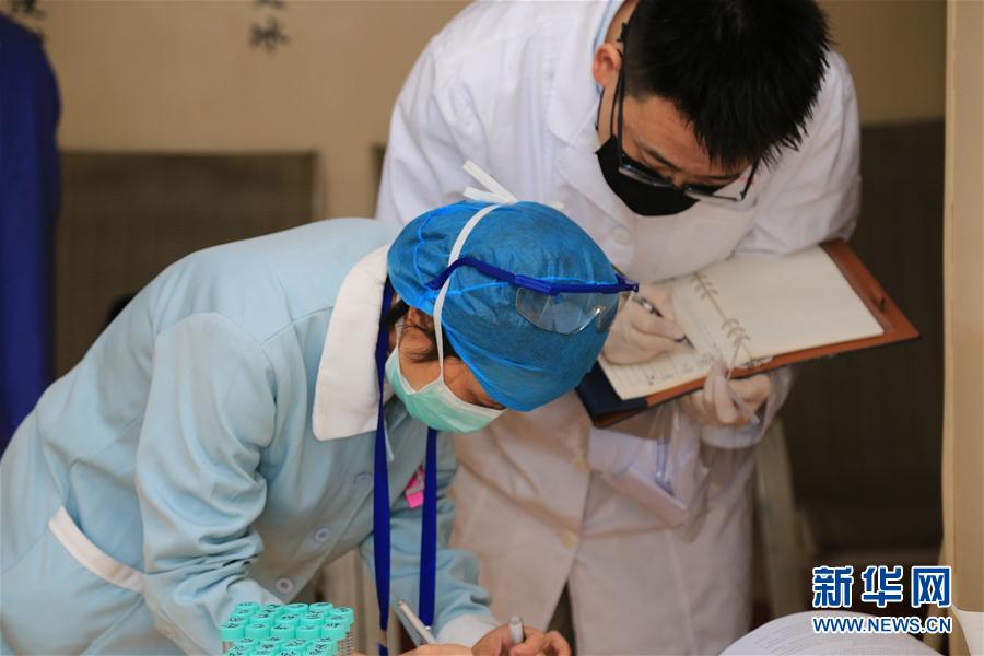 （習近平致敬的戰&ldquo;疫&rdquo;英雄&middot;科技工作者篇&middot;圖文互動）（8）他們，爭分奪秒與病魔較量