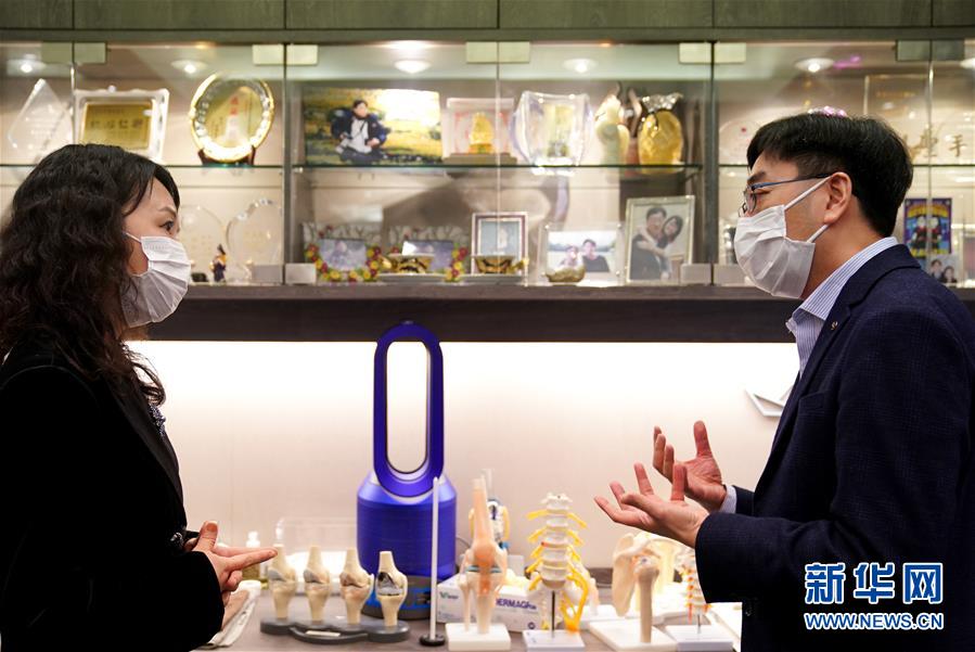 （香港故事&middot;圖文互動）（2）從&ldquo;非典&rdquo;到新冠，一位香港醫生親歷的兩次抗疫