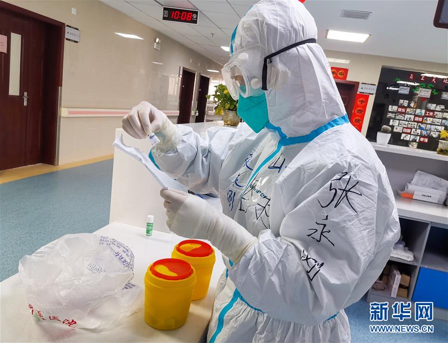 （一線抗疫群英譜&middot;圖文互動）（2）護師張永剛：換一個&ldquo;戰場&rdquo;去戰斗