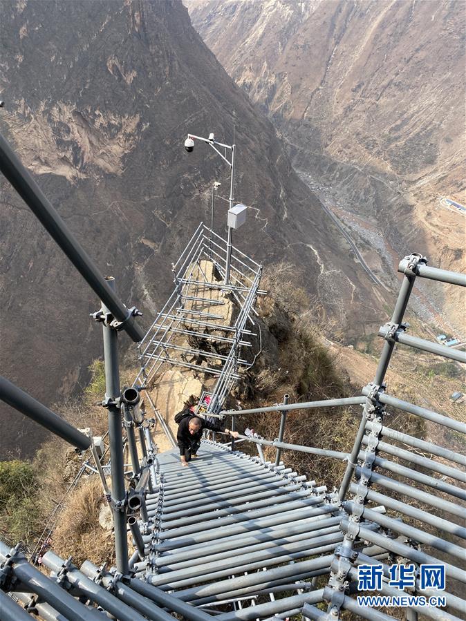 （在習近平新時代中國特色社會主義思想指引下&mdash;&mdash;新時代新作為新篇章&middot;習近平總書記關切事&middot;圖文互動）（2）啃下最后的硬骨頭&mdash;&mdash;脫貧攻堅掛牌督戰進行時