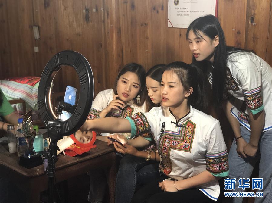 （決戰決勝脫貧攻堅&middot;圖文互動）（5）田野&ldquo;變奏&rdquo;讓薄土&ldquo;生金&rdquo;&mdash;&mdash;貴州農村產業革命助推脫貧攻堅見聞