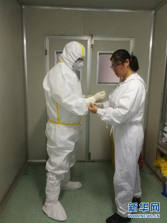 （一線抗疫群英譜&middot;圖文互動）（4）山西檢測員伉儷：疫情不退，決不放松