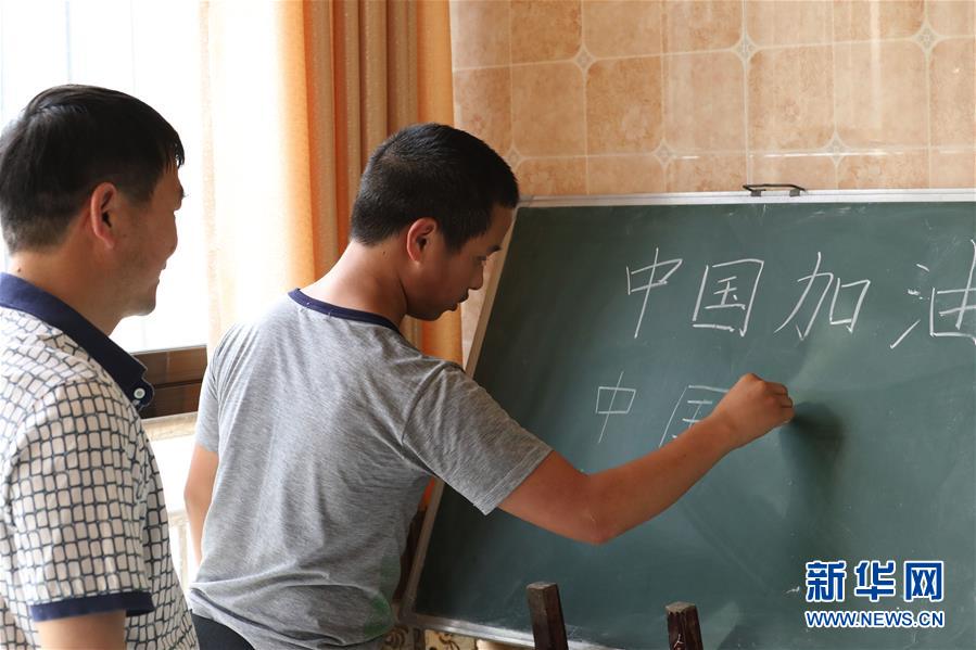 (在習(xí)近平新時(shí)代中國(guó)特色社會(huì)主義思想指引下——新時(shí)代新作為新篇章·習(xí)近平總書(shū)記關(guān)切事·圖文互動(dòng))(1)在燦爛的陽(yáng)光下——少年兒童茁壯成長(zhǎng)二三事