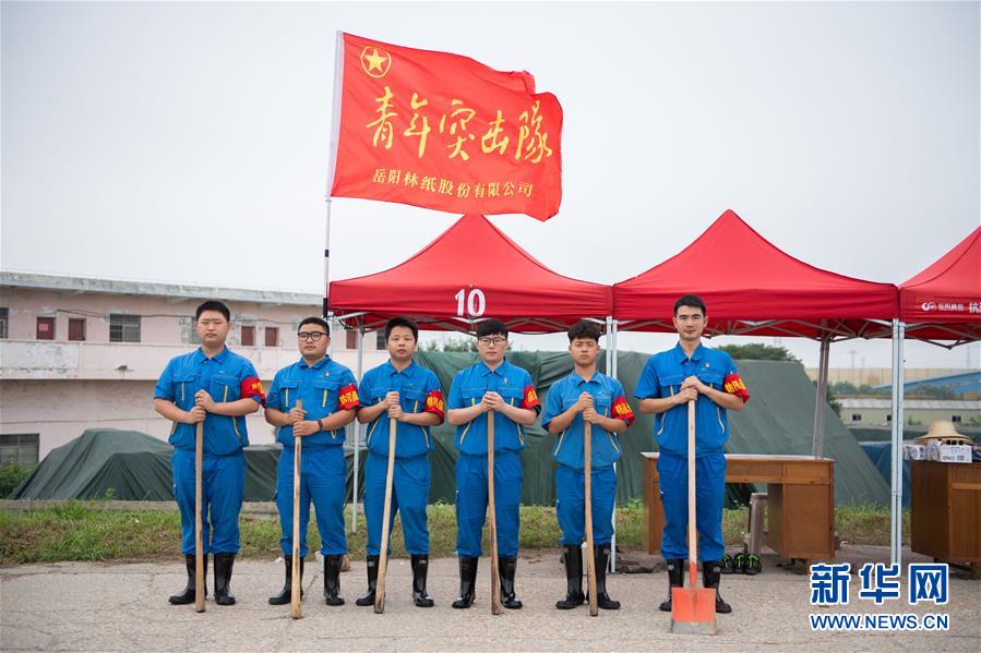 （防汛抗洪&middot;圖文互動）（8）在大堤上成長，為人民守護&mdash;&mdash;洪水中的青年&ldquo;生力軍&rdquo;