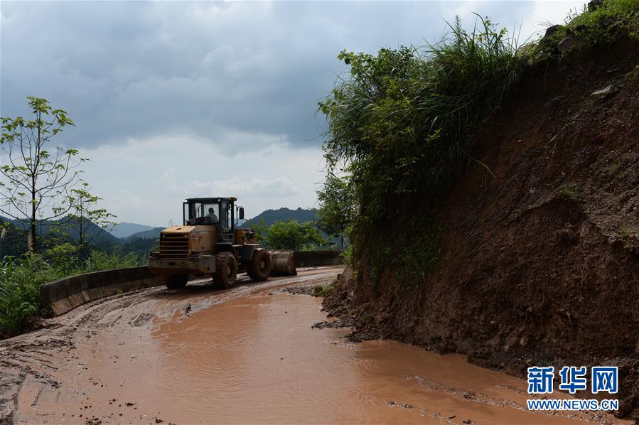 （防汛抗洪&middot;圖文互動(dòng)）（5）修路通水忙重建 補(bǔ)種搶收復(fù)生產(chǎn)&mdash;&mdash;湘西山洪后恢復(fù)生產(chǎn)生活見(jiàn)聞