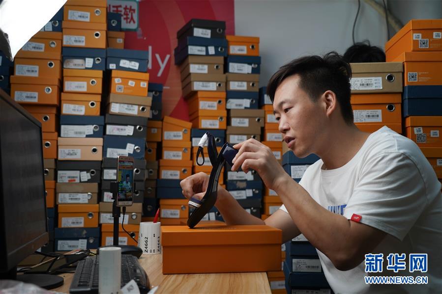 （民生直通車&middot;圖文互動）（1）生產線&ldquo;突圍&rdquo; 創新領跑&ldquo;下一站&rdquo;&mdash;&mdash;&ldquo;中國女鞋之都&rdquo;轉型升級之路