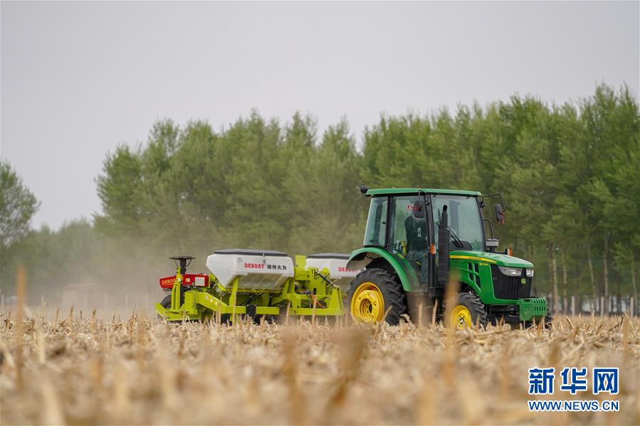 （在習(xí)近平新時(shí)代中國(guó)特色社會(huì)主義思想指引下&mdash;&mdash;新時(shí)代新作為新篇章&middot;習(xí)近平總書記關(guān)切事&middot;圖文互動(dòng)）（7）為黑土加&ldquo;油&rdquo;&mdash;&mdash;&ldquo;耕地中的大熊貓&rdquo;，我們這樣保護(hù)