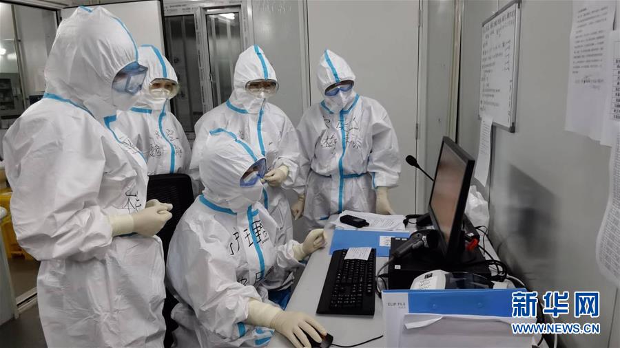 (圖文互動)(5)“白衣戰士”在沖鋒——記“最美新時代革命軍人”仲月霞