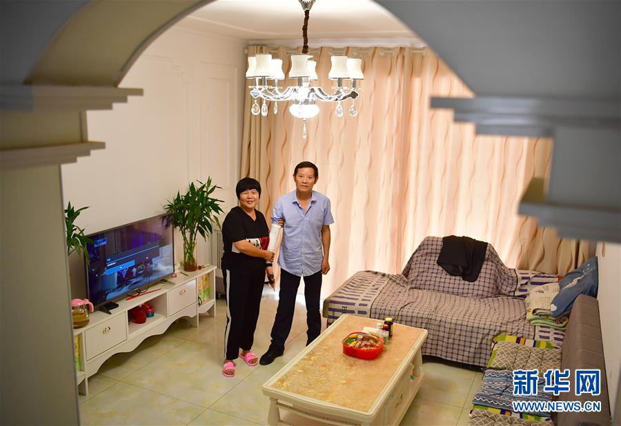 （走向我們的小康生活&middot;圖文互動）（2）&ldquo;樓上過日子，樓下賺票子&rdquo;&mdash;&mdash;來自陜西安康的易地扶貧搬遷一線觀察