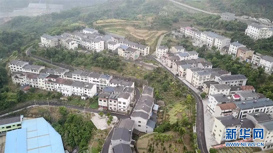 (新華全媒頭條·圖文互動)(3)情系人民 心牽創新——習近平總書記考察湖北回訪記