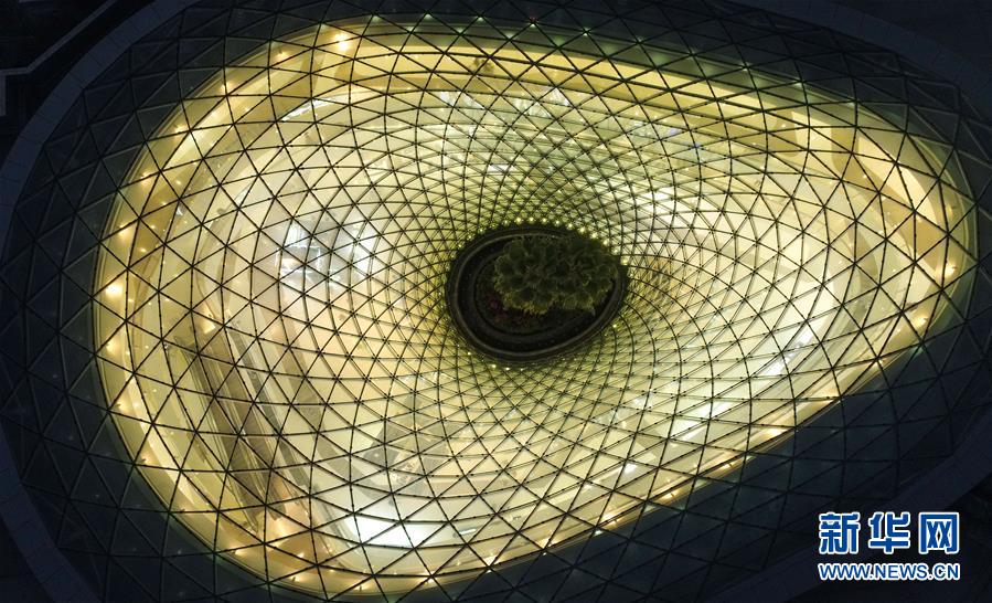 (在習近平新時代中國特色社會主義思想指引下——新時代新作為新篇章·總書記關切開放事·圖文互動)(5)開放的故事講不完——海南開放再“提速”