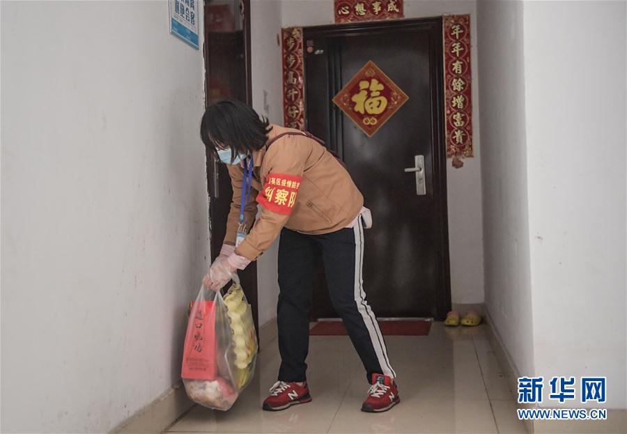 （在習(xí)近平新時(shí)代中國特色社會(huì)主義思想指引下&mdash;&mdash;新時(shí)代新作為新篇章&middot;習(xí)近平總書記關(guān)切事）（2）&ldquo;平凡英雄&rdquo;的力量&mdash;&mdash;致敬堅(jiān)守戰(zhàn)&ldquo;疫&rdquo;一線的社區(qū)工作者 