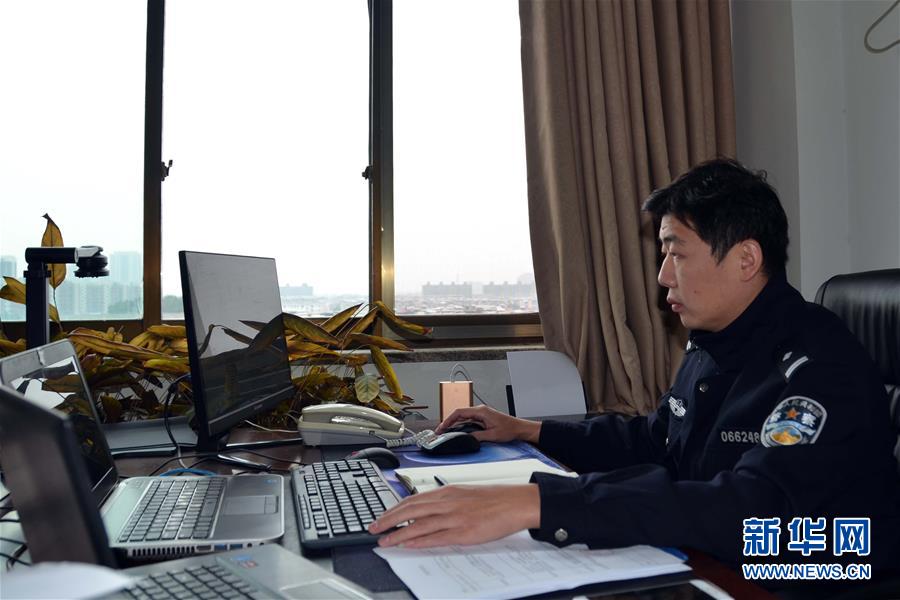 （習近平致敬的戰&ldquo;疫&rdquo;英雄&middot;公安干警篇&middot;圖文互動）（8）他們，抗疫一線鑄警魂