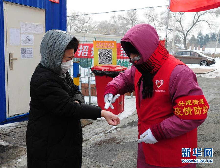 （習(xí)近平致敬的戰(zhàn)&ldquo;疫&rdquo;英雄&middot;志愿者篇&middot;圖文互動）（5）他們，微光成炬照征程