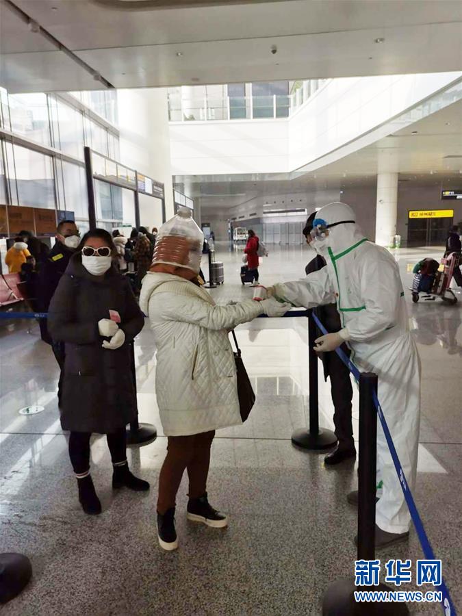 （習(xí)近平致敬的戰(zhàn)&ldquo;疫&rdquo;英雄&middot;志愿者篇&middot;圖文互動）（8）他們，微光成炬照征程