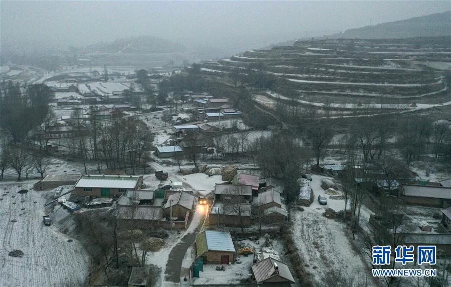 （新華全媒頭條&middot;圖文互動）（3）春天里的5個&ldquo;戰(zhàn)貧&rdquo;瞬間&mdash;&mdash;習(xí)近平總書記關(guān)于脫貧攻堅(jiān)決策部署指引攻克最后的深貧堡壘