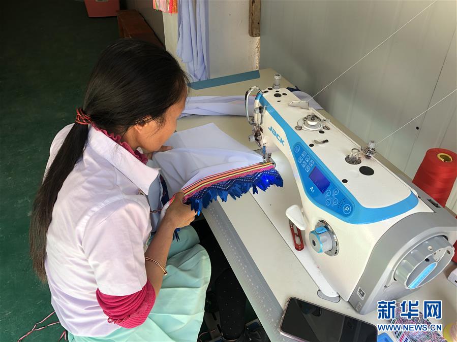 （新華全媒頭條&middot;圖文互動）（9）春天里的5個&ldquo;戰(zhàn)貧&rdquo;瞬間&mdash;&mdash;習(xí)近平總書記關(guān)于脫貧攻堅(jiān)決策部署指引攻克最后的深貧堡壘