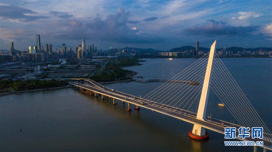 （在習(xí)近平新時(shí)代中國(guó)特色社會(huì)主義思想指引下&mdash;&mdash;新時(shí)代新作為新篇章&middot;習(xí)近平總書記關(guān)切事&middot;圖文互動(dòng)）（1）我家大門常打開&mdash;&mdash;經(jīng)濟(jì)特區(qū)全方位對(duì)外開放故事