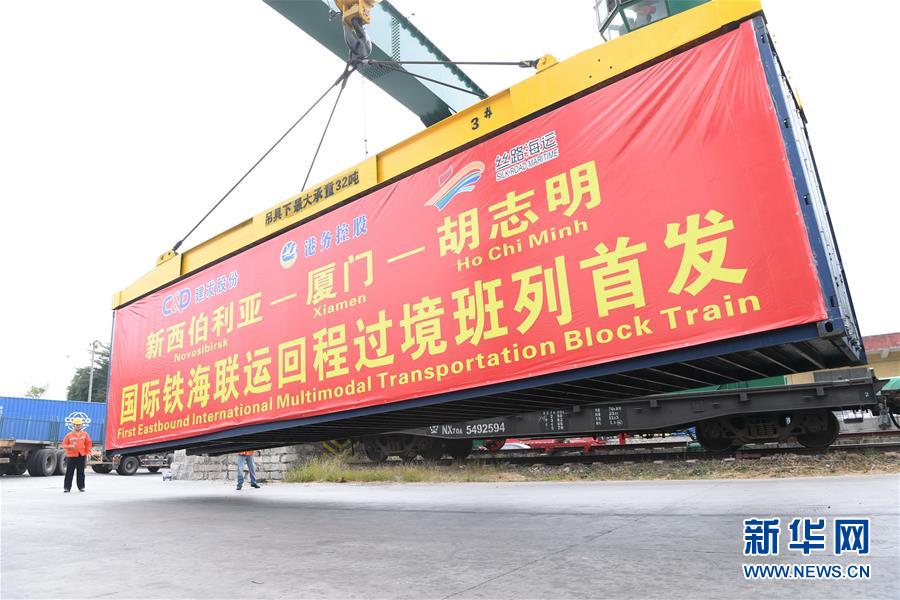 （在習(xí)近平新時(shí)代中國(guó)特色社會(huì)主義思想指引下&mdash;&mdash;新時(shí)代新作為新篇章&middot;習(xí)近平總書記關(guān)切事&middot;圖文互動(dòng)）（6）我家大門常打開&mdash;&mdash;經(jīng)濟(jì)特區(qū)全方位對(duì)外開放故事