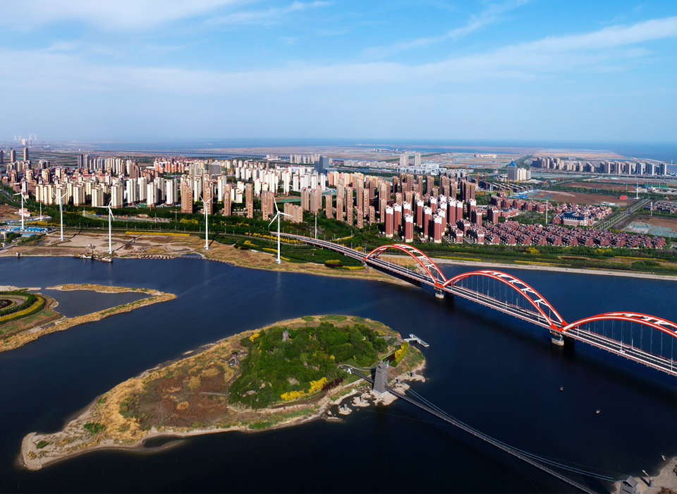 銳意進(jìn)取，埋頭苦干，向著偉大目標(biāo)奮力前行