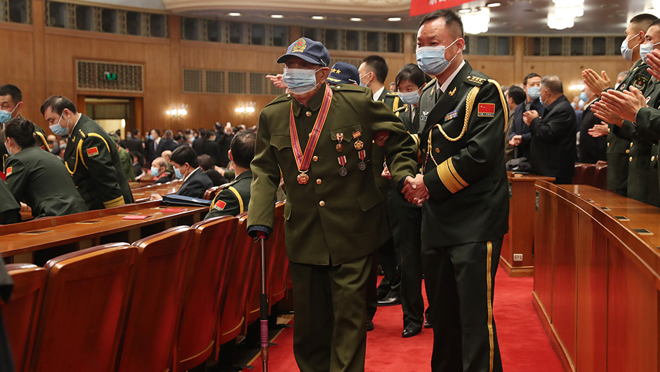 志愿軍老戰士、老同志入場