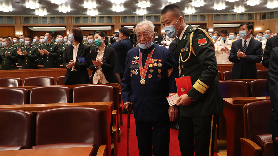 志愿軍老戰士、老同志入場