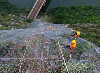 懸崖上的巖石&ldquo;外科醫生&rdquo;