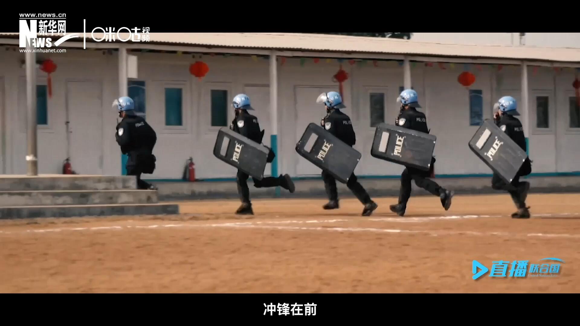 有這樣一支隊(duì)伍，他們不畏艱險(xiǎn)，沖鋒在前，頭戴藍(lán)盔，為和平而戰(zhàn)，他們的名字叫做聯(lián)合國(guó)維和部隊(duì)。