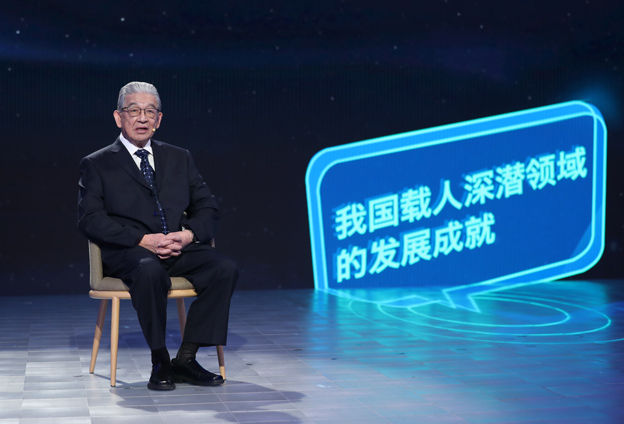 抱著要建造先進的海軍裝備保家衛國的心愿，考入了交通大學造船系