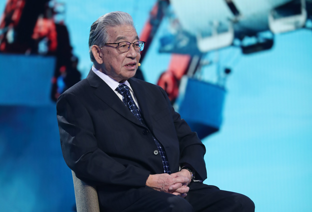 中華民族實現了可上九天攬月，可下五洋捉鱉的宏偉夙愿