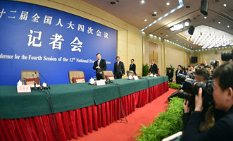 尚福林、劉士余、項(xiàng)俊波等步入會(huì)場(chǎng)