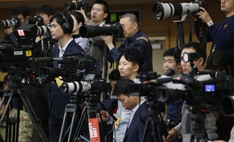 記者在現場采訪